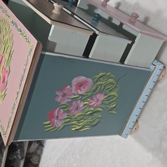 Hand painted jewelry chest blue, pink, yea, gold, peach - Picture 6 of 13